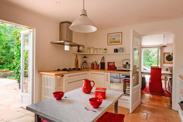 Location de vacances pour 12 personnes, avec piscine ainsi que terrasse et jardin, animaux acceptés dans La Bambouseraie en Cévennes - 4