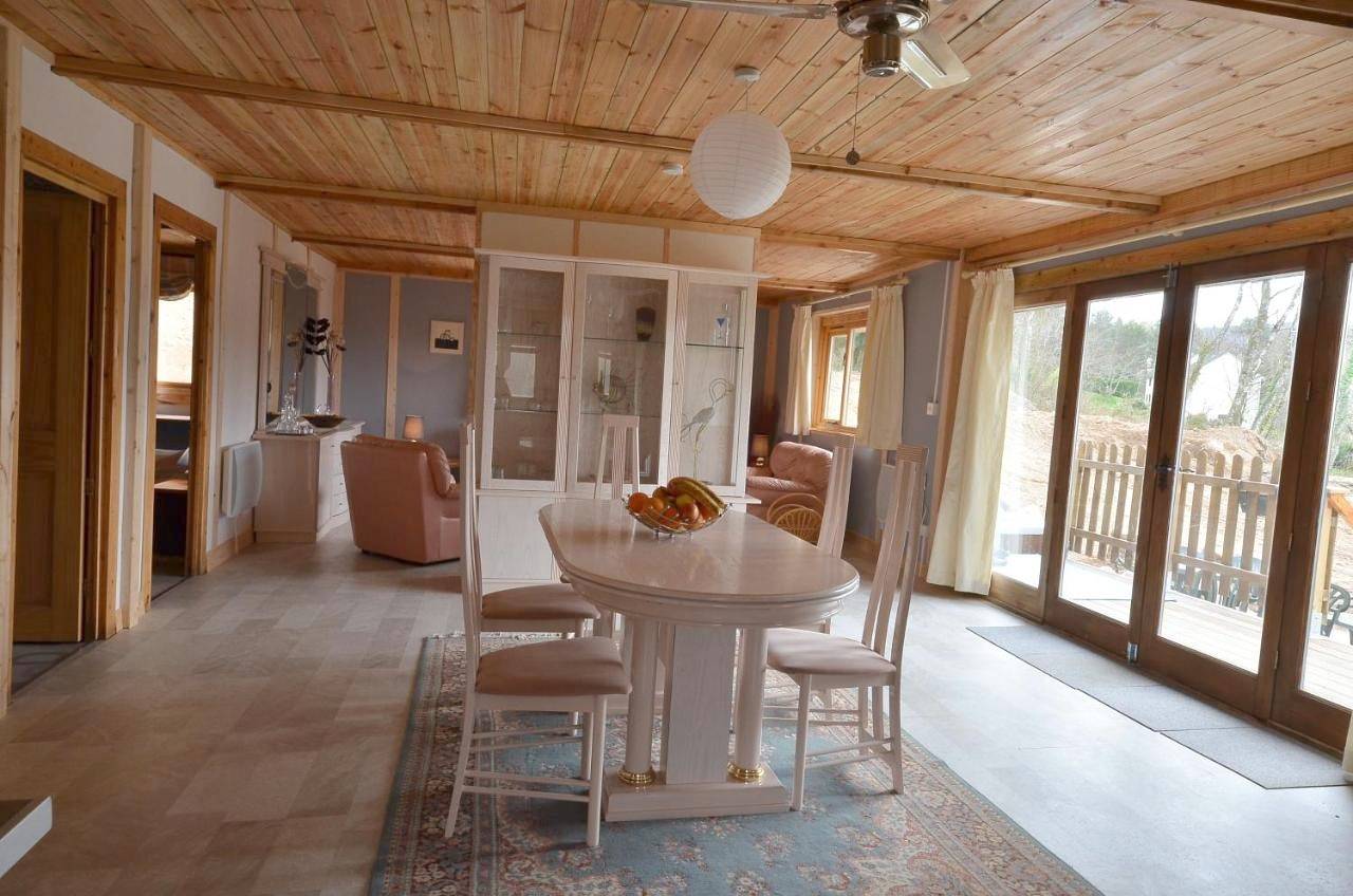Woodlands Cottage with Hot Tub in Treignac, Région de Tulle