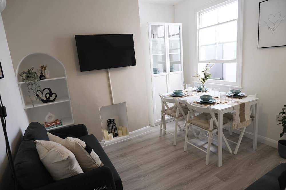 D'Luxe Living-Premium-Vue sur Rue-Salle de bain privée-Maison in Aylesbury, Buckinghamshire