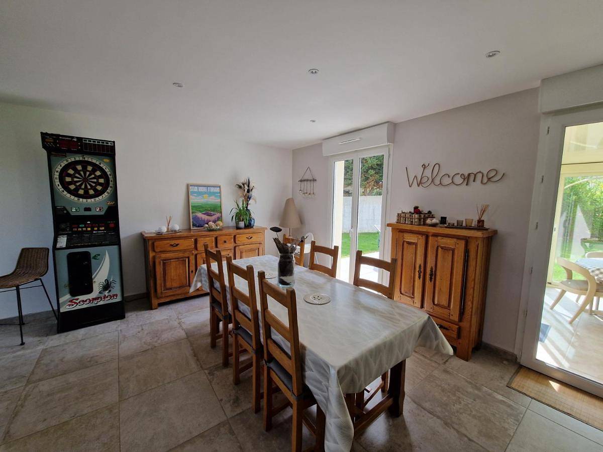 Four-Bedroom House in Graye-sur-Mer, Côte de Nacre
