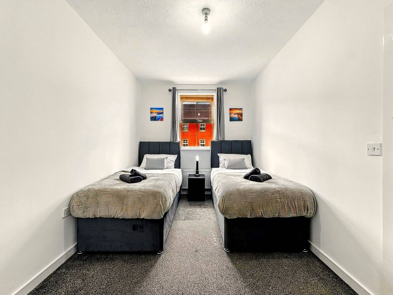 Oakwood House  6 Bed 11 Sleeps Garden-Free Parking in Leicester, Heart of England