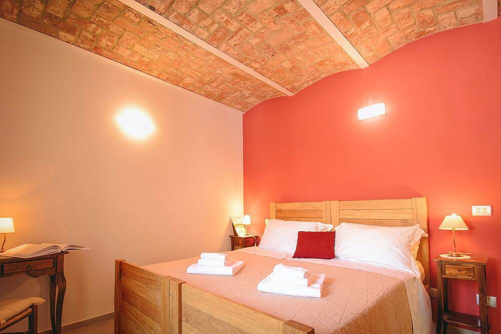 Ganze Wohnung, Apartment with garage - La Rosa nel Borgo in La Morra, Langhe