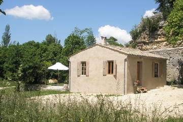 Gîte pour 3 personnes, avec jardin à Montguers