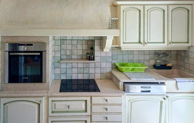 La Gaude Apartment: Pool, Terrace, WiFi, Parking, Close to City Center in La Gaude, Mediterranean Coast (France)