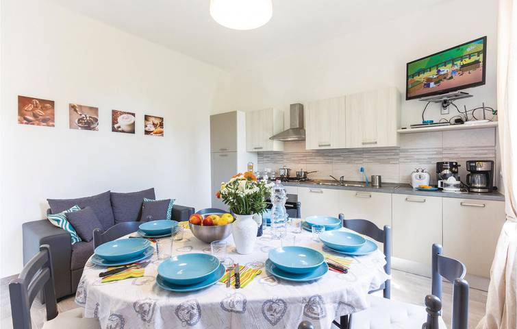 Appartement en bord de mer avec climatisation, parking et piscine in Massa (Italie), Riviera Italienne