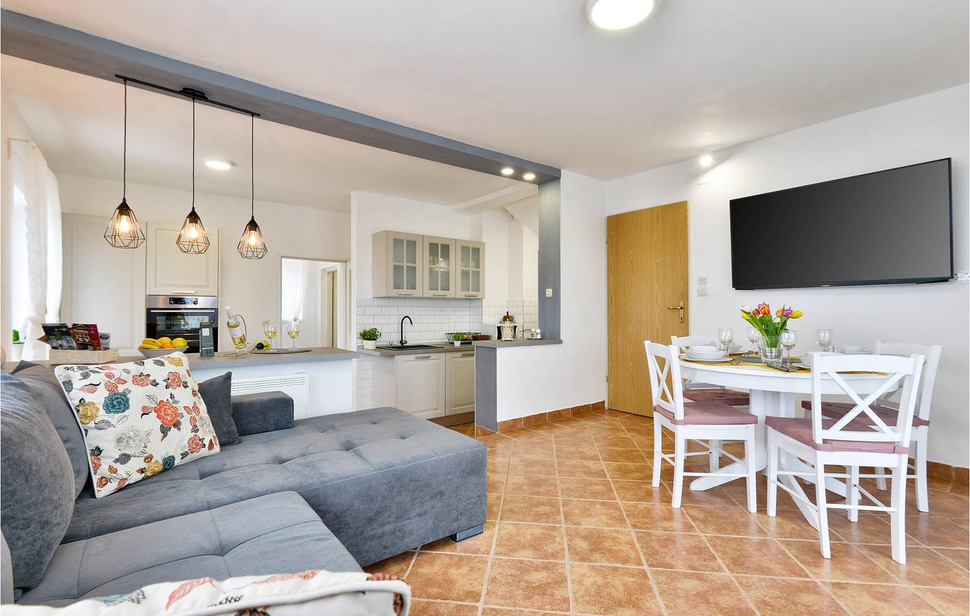 Charmante 90 m² große Wohnung mit Pool in der Nähe des Flusses Bednja in Varazdin