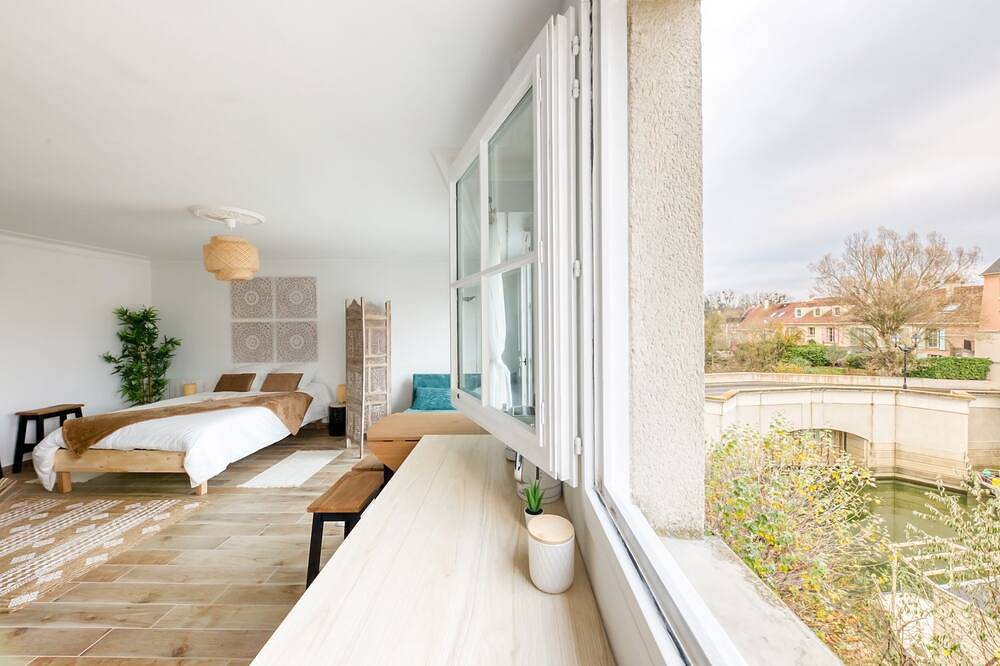 Appartement entier, 🌟Au Bord Du Port🌟, studio reposant vue sur l’eau in Cergy, Val-d'Oise