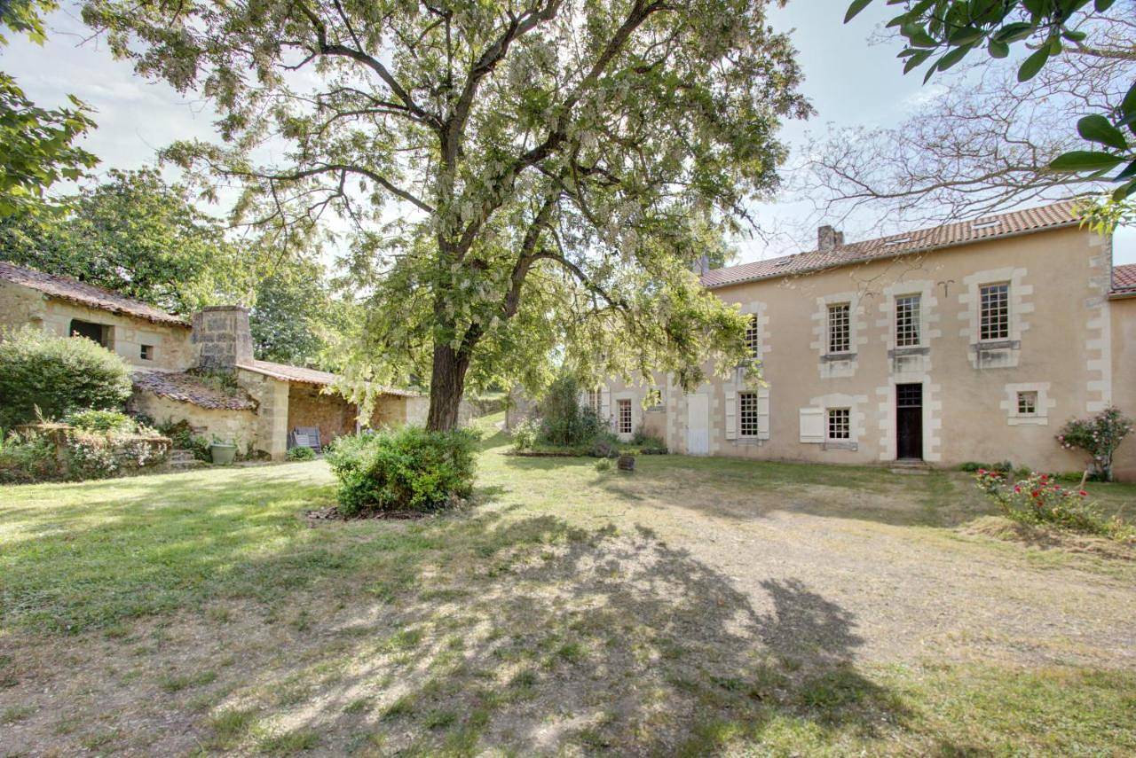 Grande Maison Familiale - Doué-En-Anjou in Les Verchers-sur-Layon, Vallée de la Loire