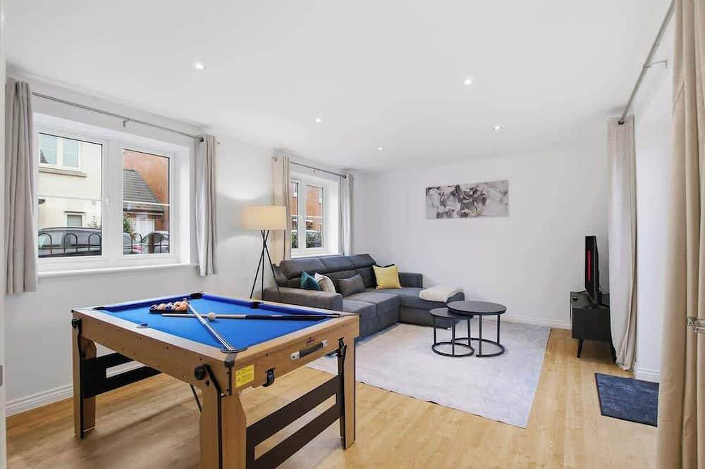 3-Bed House with Parking | Ideal for Contractors in Buckinghamshire
