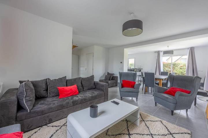 Location de vacances pour 10 personnes, avec terrasse et jardin à Saint-Laurent-sur-Mer - 2