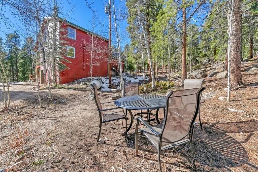 Arapaho Forest Lodge w/ Hot Tub + Games | Dogs Ok in Arapaho and Roosevelt National Forests