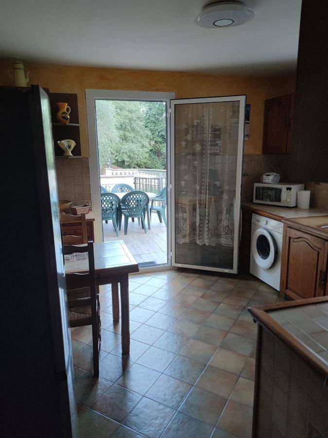 Location de vacances pour 5 personnes, avec jardin ainsi que vue et piscine à Contes - 3