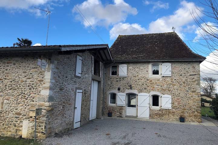 Location de vacances pour 6 personnes, avec jardin, animaux acceptés à Castagnède