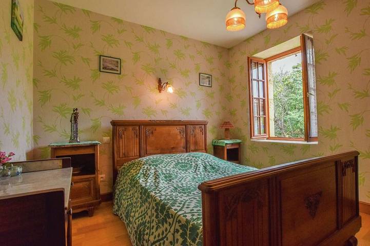 Location de vacances pour 7 personnes, avec terrasse ainsi que jardin et piscine à Loubejac - 2