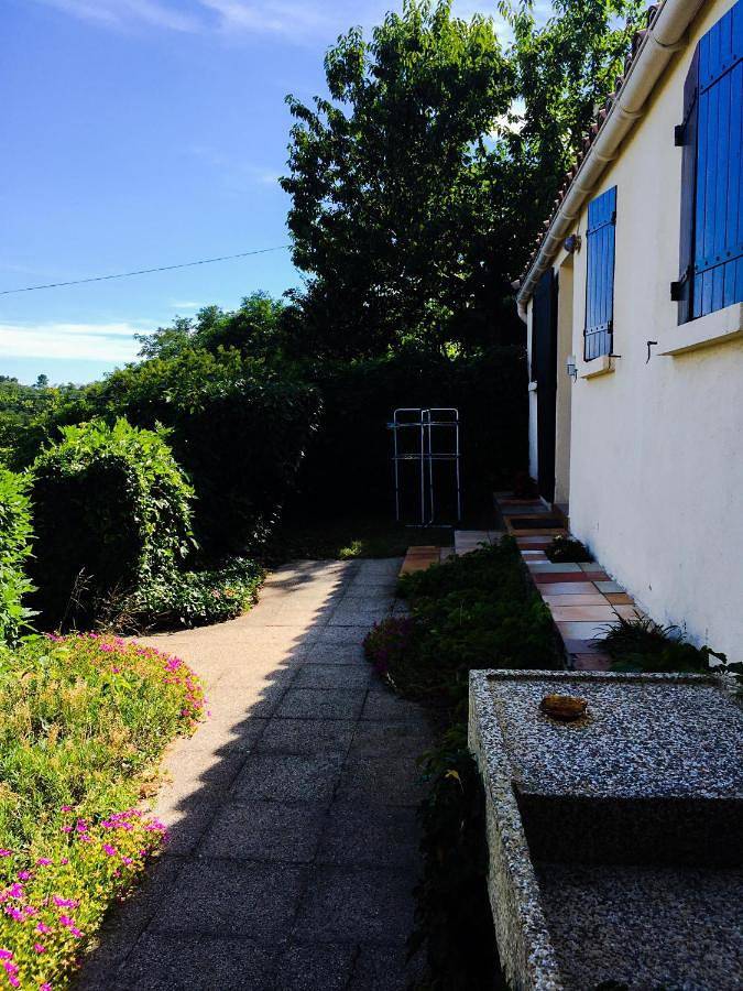 Location de vacances pour 4 personnes, avec piscine ainsi que jardin et vue, animaux acceptés à Saint-Andéol-de-Vals - 2