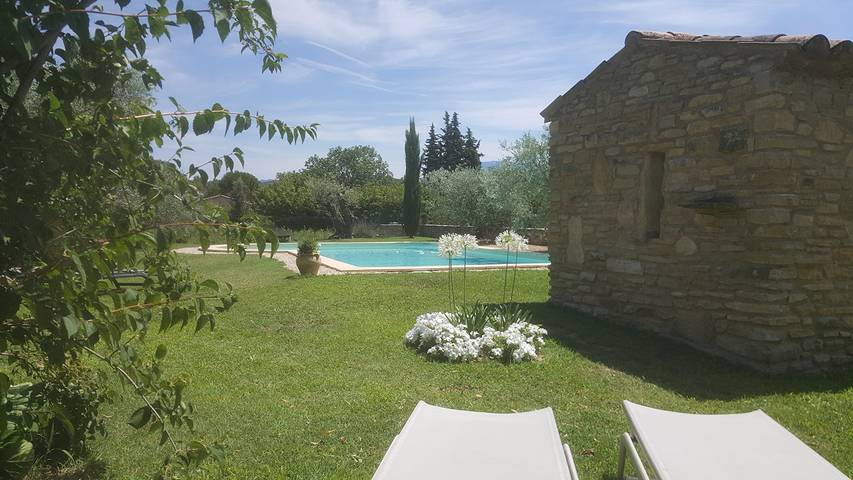 Gîte pour 8 personnes, avec jardin ainsi que terrasse et piscine à Vaison-la-Romaine - 4