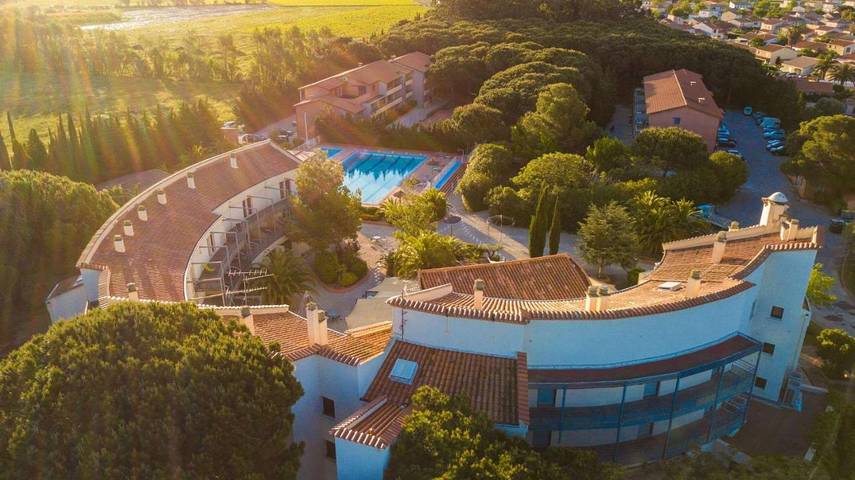 Hôtel pour 2 personnes, avec terrasse et jacuzzi ainsi que piscine et jardin
