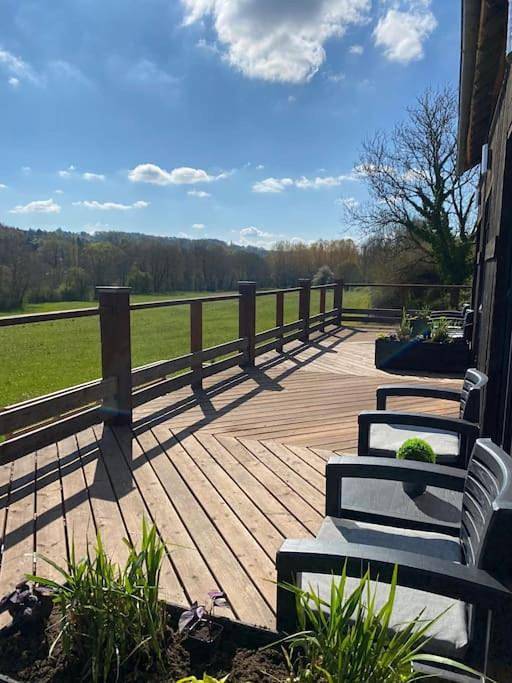Location de vacances pour 2 personnes, avec vue ainsi que piscine et jardin à Plazac - 3