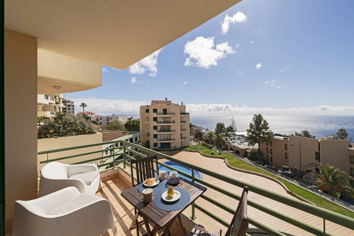 Ferienwohnung für 6 Personen, mit Balkon und Pool - 1