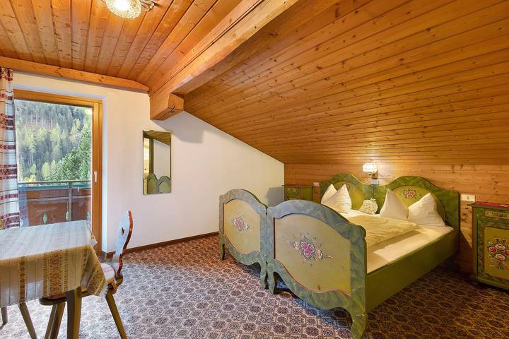 Chambre 'Haus Kristall - Double' avec vue sur la montagne, jardin commun et Wi-Fi in Selva dei Molini, Alpes de Zillertal