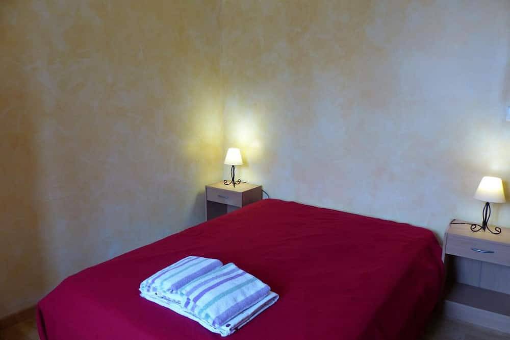 Appartement entier, Appartement chaleureux pour randonnées au Pays d'Huriel in Saint-Palais (Allier), Région de Montluçon