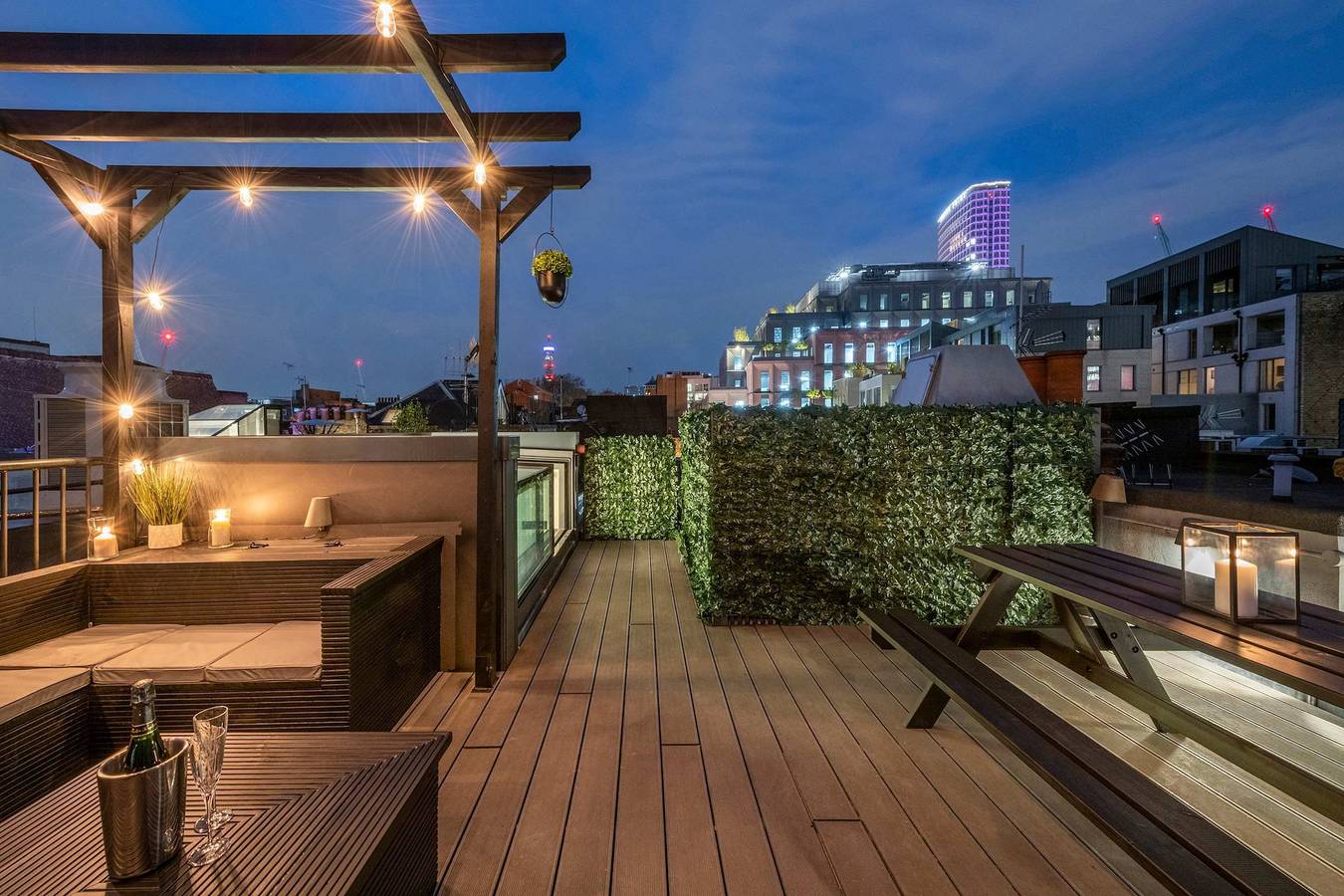 Cały apartament, The Influencer Suite - Soho - by Frankie Says in Londyn, South East England