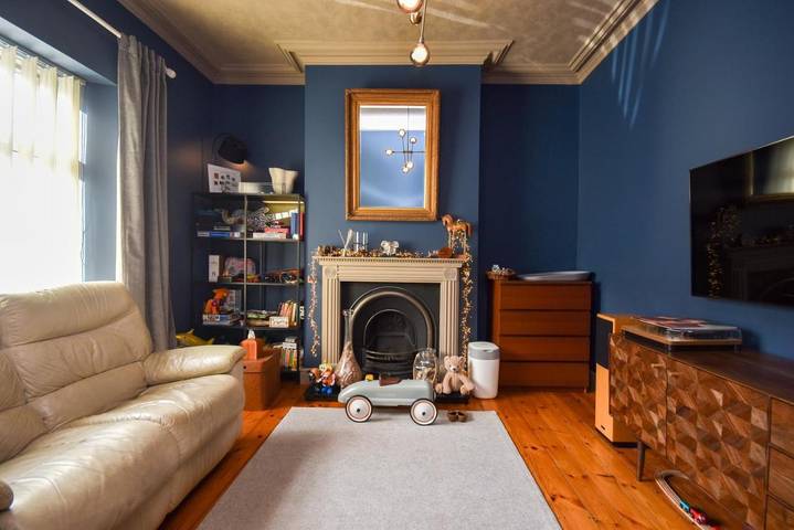 Holiday apartment for 2 people, with terrace and garden as well as view, child-friendly in Cardiff