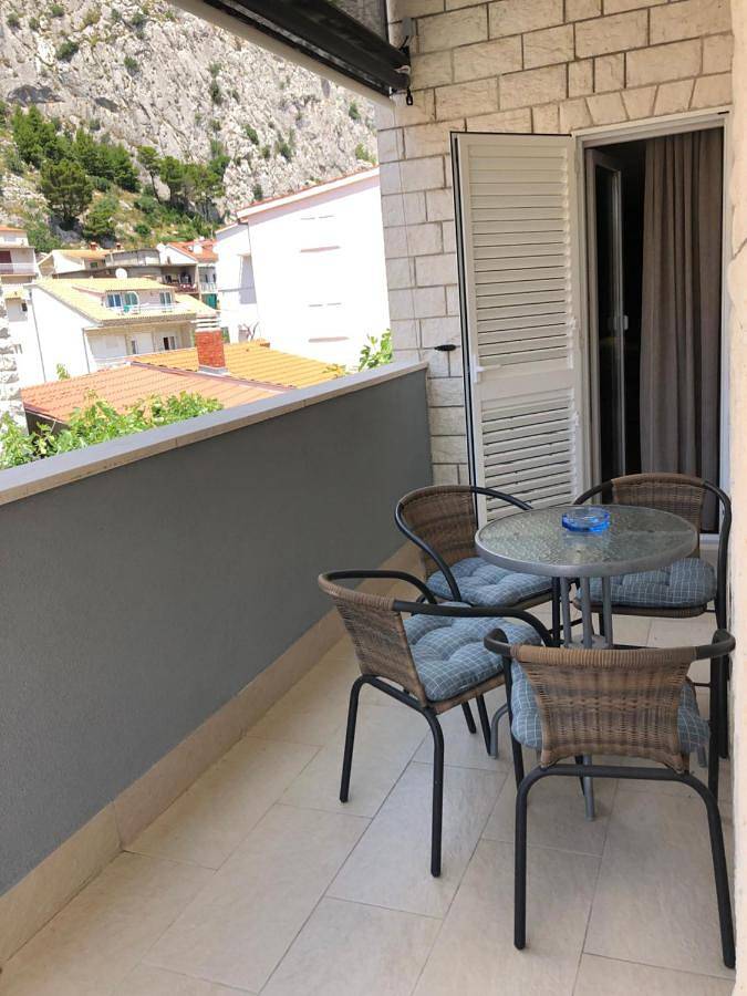Omis - private Ensuite room with balcony - hotel style in Omiš (Dalmatia), Omiš