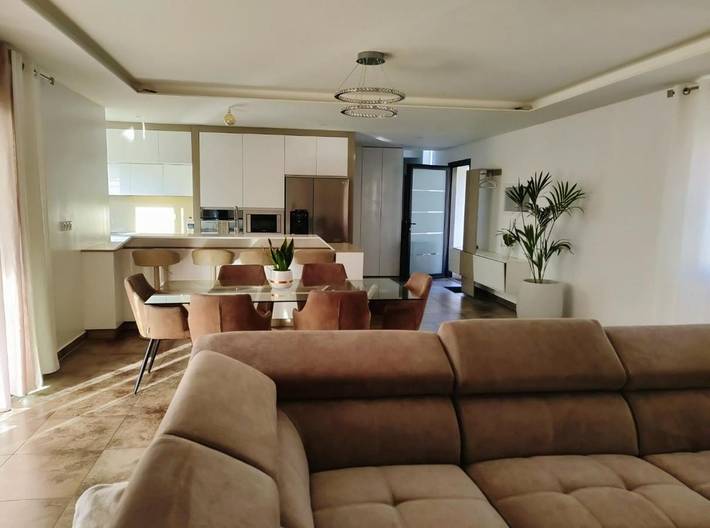 Location de vacances pour 6 personnes, avec vue et jardin, adapté aux familles à Moyrazès - 4