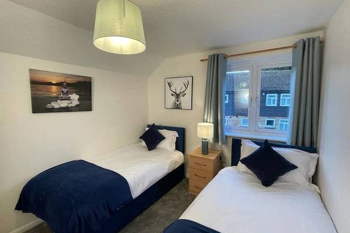 3-bedroom home with free parking in Kent