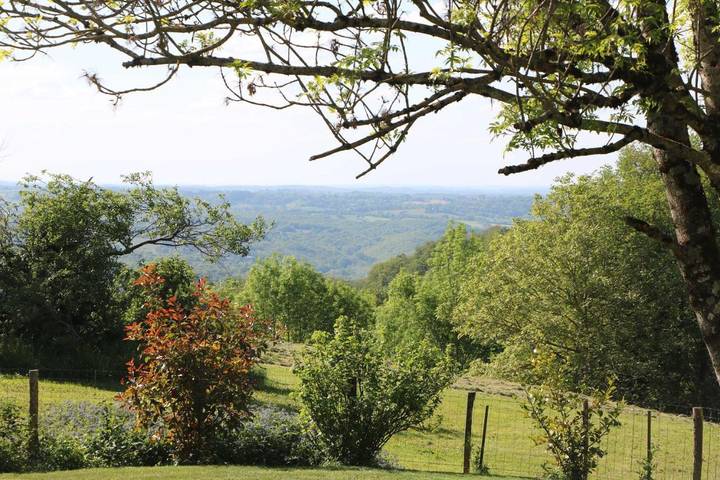 Location de vacances pour 2 personnes, avec jardin ainsi que vue et piscine à Villefranche-de-Rouergue - 3