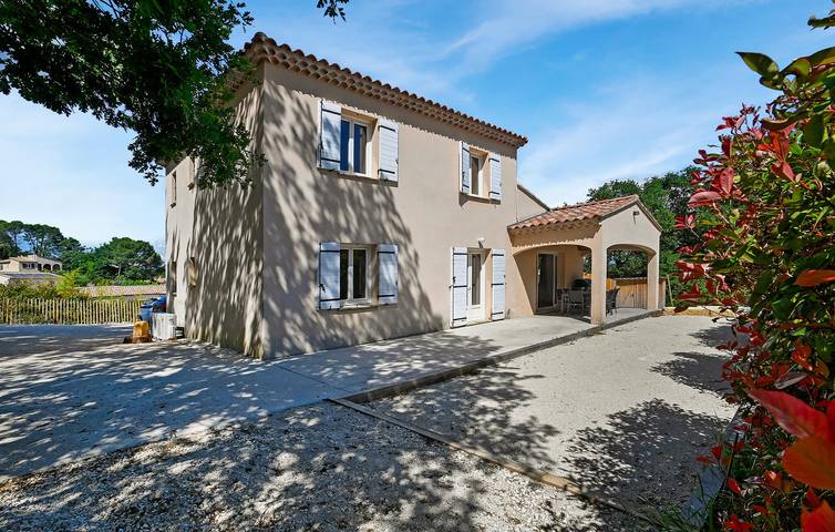 Modernes Apartment mit Pool, WiFi und Parkplatz in Orsan in Orsan, Nimes und Umgebung