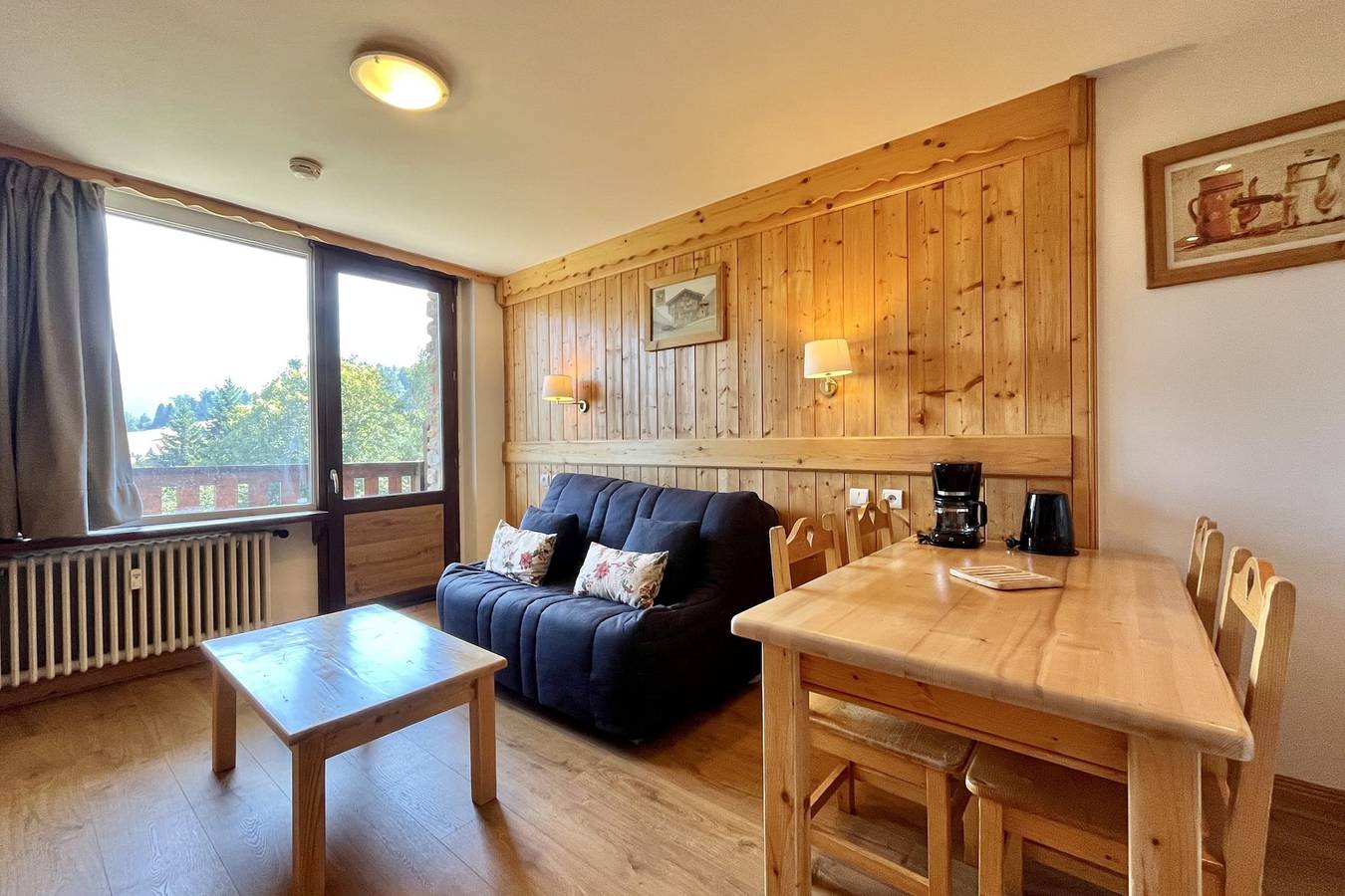 Entire apartment, Cosy Chalet with Terrace in Combloux, Pays du Mont-Blanc