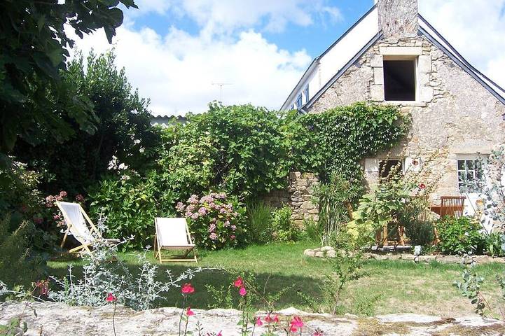 Location de vacances pour 8 personnes, avec terrasse et jardin dans Plage de Locmiquel