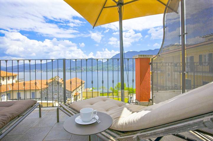 Appartamento intero, Appartamento vacanze per 4 persone con balcone in Ghiffa, Alpi Ticinesi e del Verbano