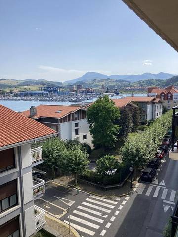 Gîte pour 5 personnes, avec vue ainsi que balcon et vue sur le lac à Zumaia