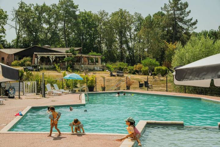 Gîte pour 5 personnes, avec bassin pour enfant à Douville