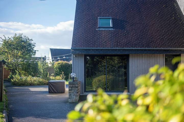 Gîte pour 6 personnes, avec jardin à Vildé-Guingalan