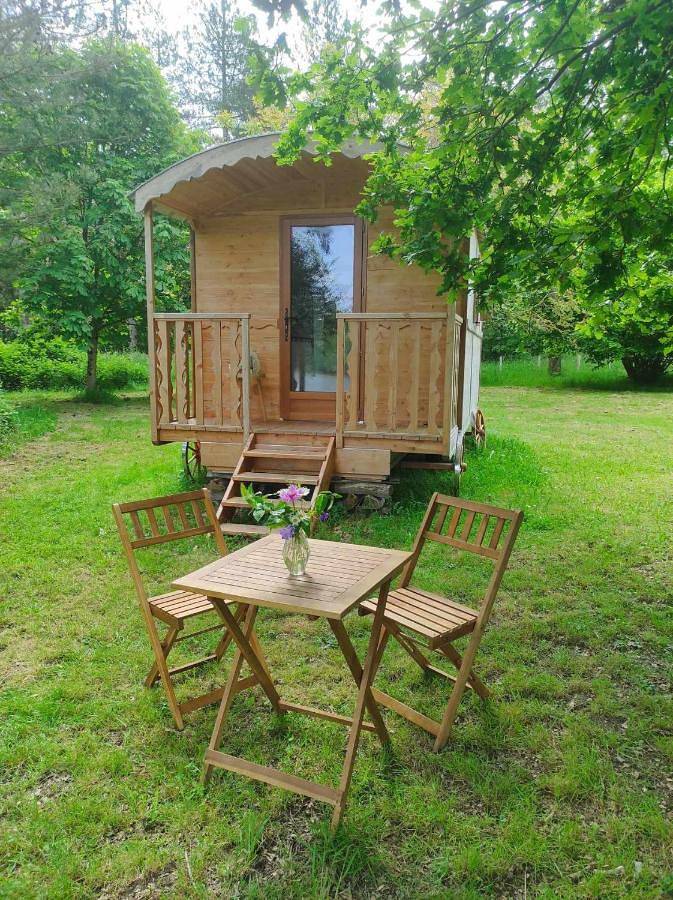 Gîte pour 2 personnes, avec Terrasse et Jardin ainsi que Vue sur le lac et Vue dans Villiers-au-Bouin