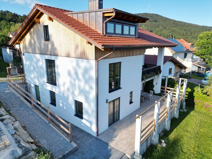 Chalet "Sonnenwald" avec vue sur les montagnes, balcon et Wi-Fi in Grattersdorf, Bavière Orientale