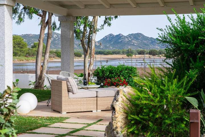 B&b per 2 persone, con Balcone e Terrazza nonché Giardino e Vista lago a Siniscola
