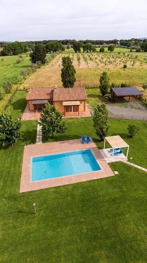 Villa pour 6 personnes, avec Terrasse et Jardin ainsi que Piscine et Vue à Cecina