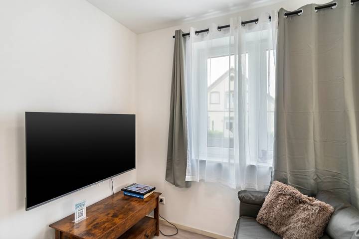 Entire apartment, Apartment 'Haus Seeluft - W1' with Shared Terrace and Wi-Fi in Stollhamm, Butjadingen