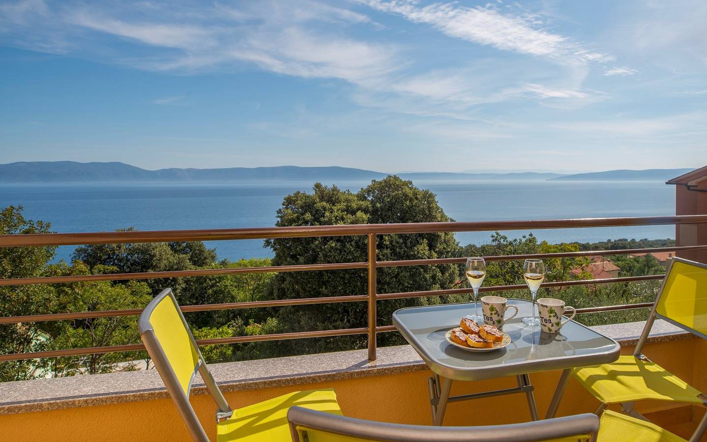 Ganze Wohnung, Cozy Ferienwohnung Roxanne mit Meerblick 300m vom Strand in Ravni, Ostküste Istrien
