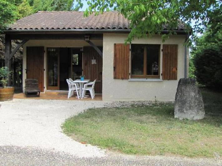 Gîte pour 4 personnes, avec piscine et terrasse, animaux acceptés