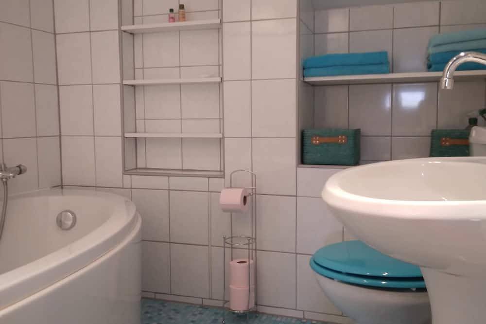 Ganze Wohnung, Appartement au calme 1er étage avec Balcon et Patio,à 18km de la mer in Landébia, Dinan und Umgebung