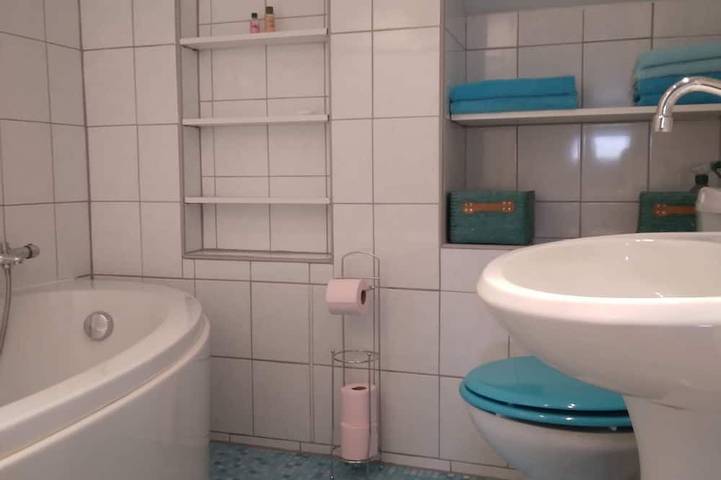 Ganze Wohnung, Appartement au calme 1er étage avec Balcon et Patio,à 18km de la mer in Landébia, Dinan und Umgebung