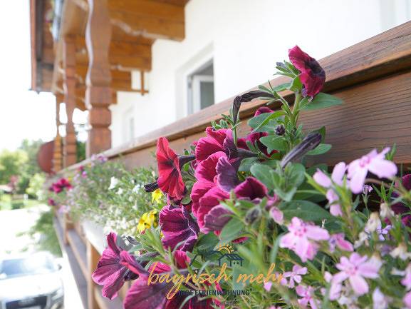 Ferienwohnung für 4 Personen, mit Balkon und Seeblick in Gstadt am Chiemsee