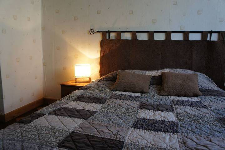Location de vacances pour 8 personnes, avec jardin et balcon à Égliseneuve-d'Entraigues - 2