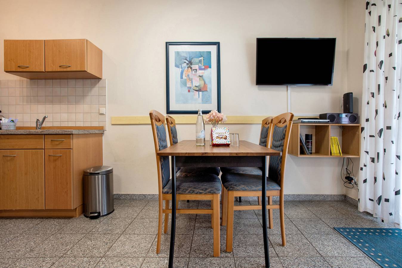 Entire apartment, Apartment 'Haus Frohsinn - Wohnung 1' with Balcony and Wi-Fi in Binz, Ruegen